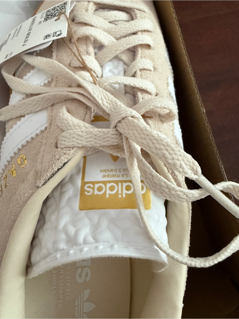 NIB Adidas Men’s Gazelle Platform Sneakers in Beige and White with Gum Sole Sz 7 - Picture 6 of 8